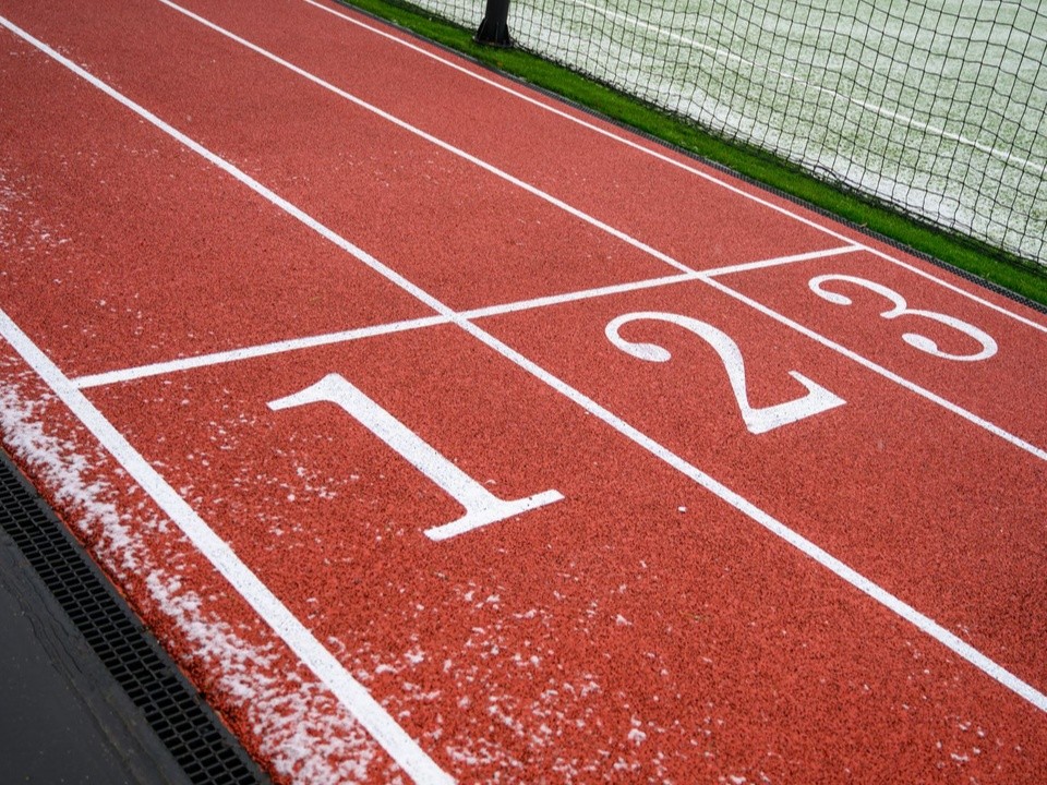 Жители Котельников могут решить судьбу беговой дорожки для школы №1