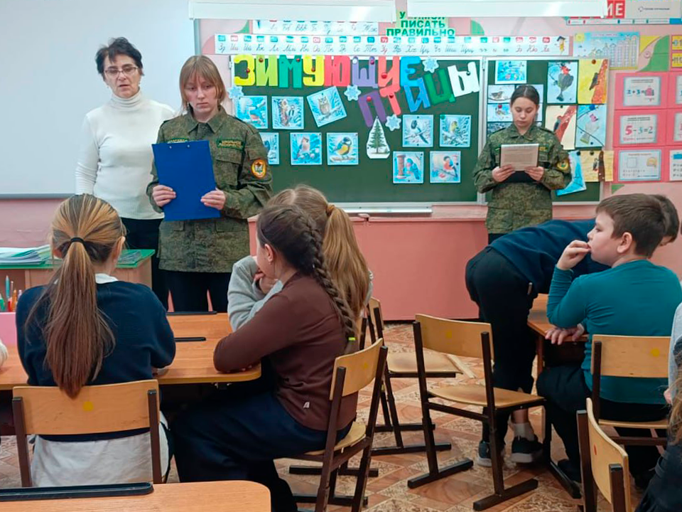 Школьники Зарайска показали знания о зимующих птицах на «лесной» викторине