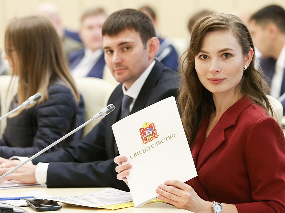 В Подмосковье жителям аварийных домов выдают сертификаты на новое жилье