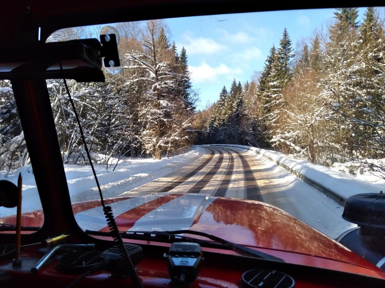 В Подмосковье усилились снегопады: как выжить на зимней дороге