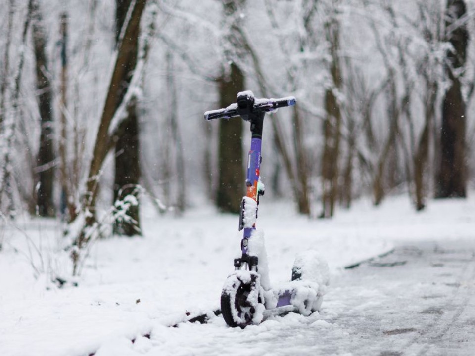 В чем отличие водетелей самокатов от электромопедов: правовой статус СИМ хотят закрепить