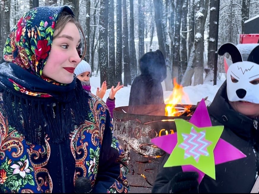 Неделя колядок, игр и концертов началась в Путилкове и Отрадном