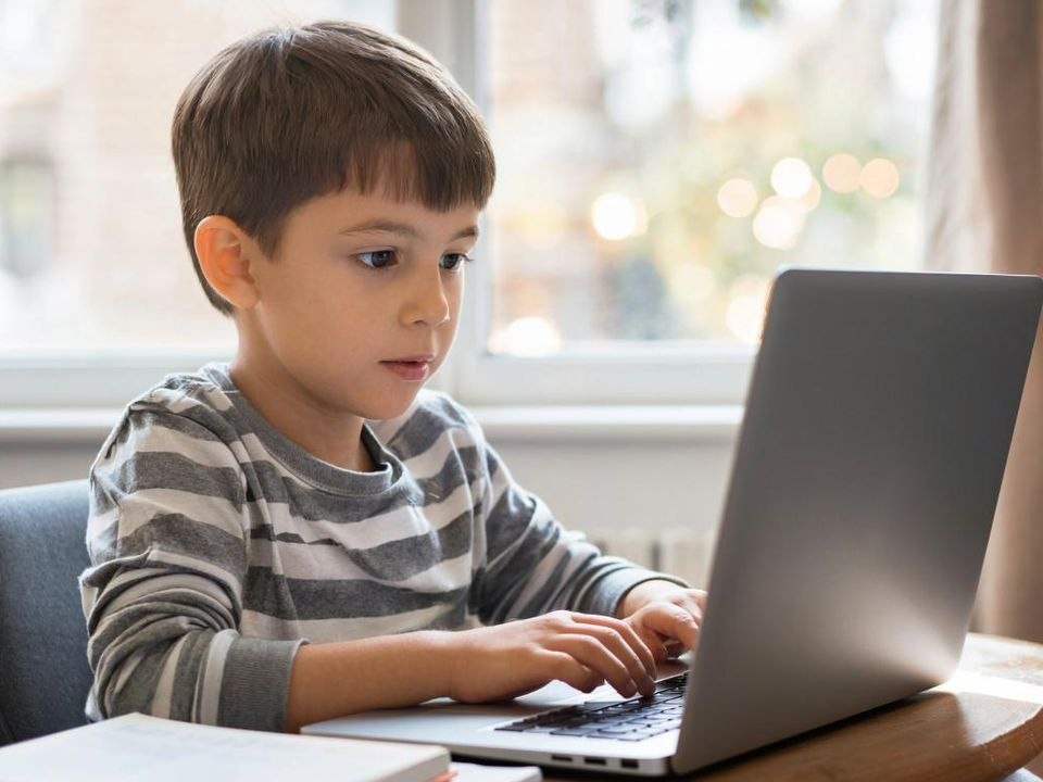 После очередного инцидента: подростков предложили полностью оградить от соцсетей