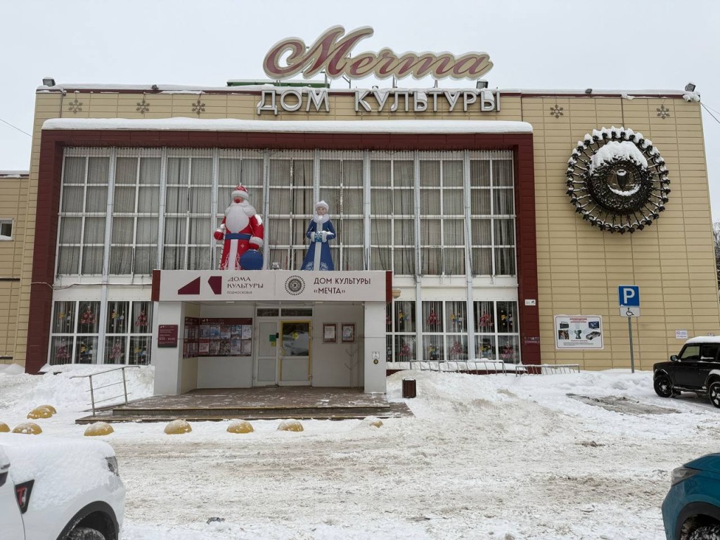 Парковку перед Домом культуры «Мечта» в Селятине закрыли