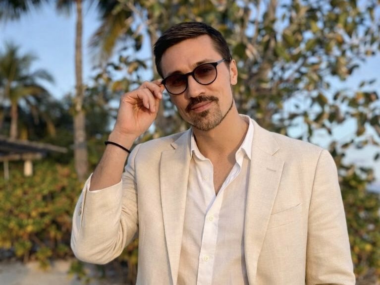 «Доктор Билан опять в деле»: певец героически спас хромую птичку