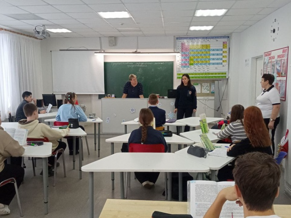 От репоста до судимости: полиция предупредила подростков о скрытых угрозах в соцсетях