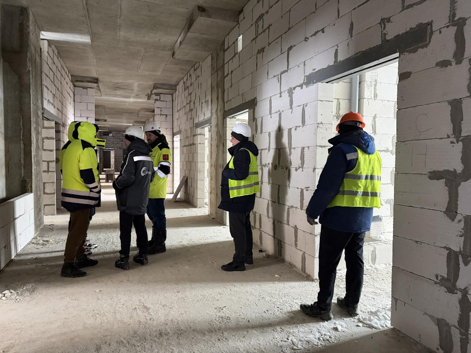 Жители «Гусарской баллады» скоро получат новую поликлинику: готовность 45%