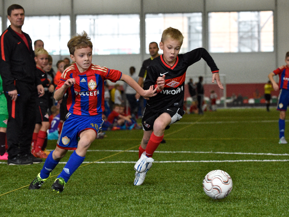 Путевка в большой футбол: в «Юности» открыт новый набор детей