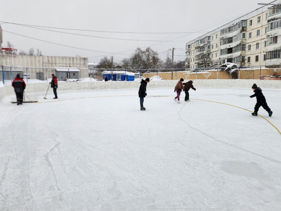 В Рузском округе восстанавливают лед для тренировок хоккеистов