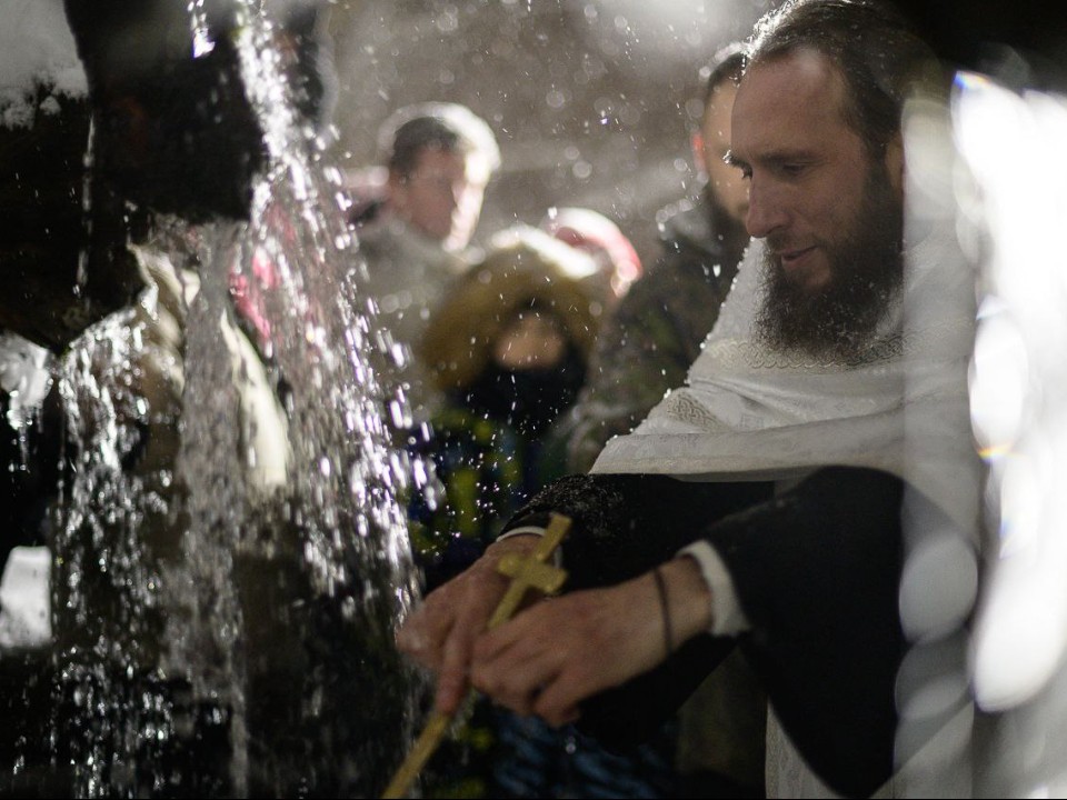 Святость не продается! По каким еще причинам нельзя покупать святую воду