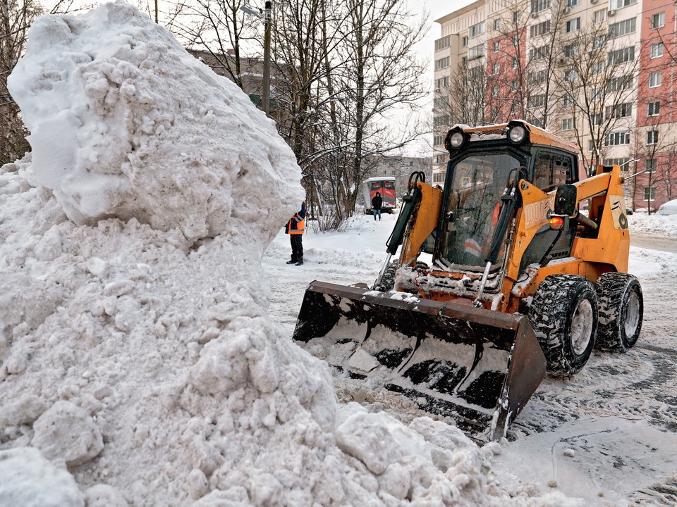 Работает техника: в каких городских дворах не стоит парковать автомобили 21 января