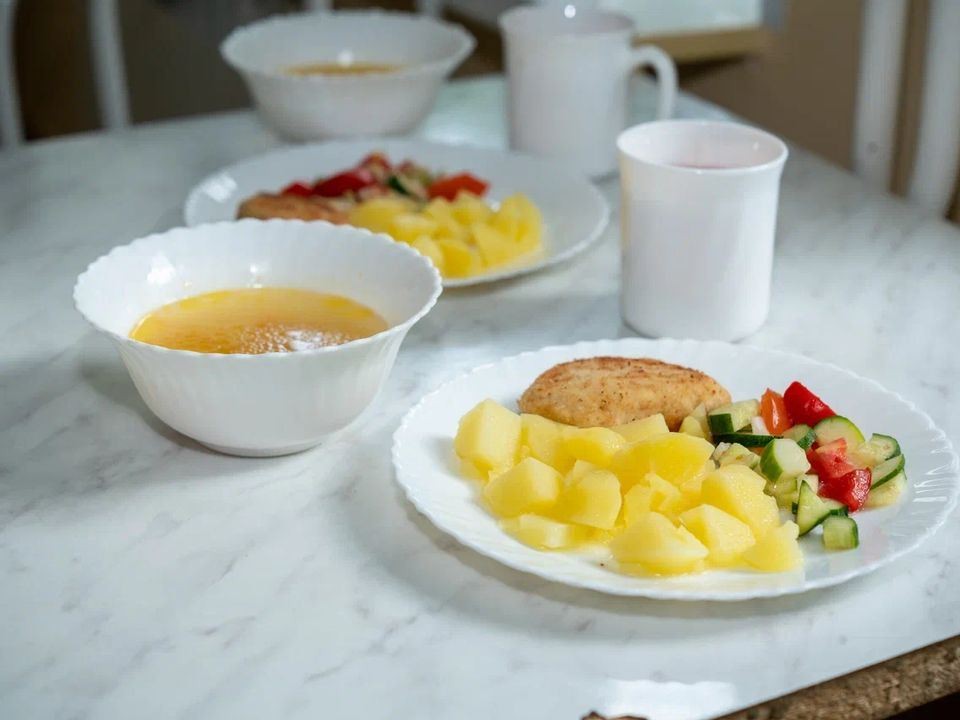 Почему суп не лечит желудок, а сухомятка его не портит: ищем правду без мифов