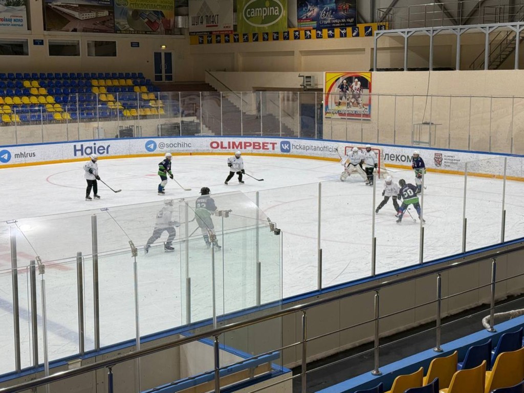 Ледовый триумф: как команда школы Боброва пробилась в переходные игры