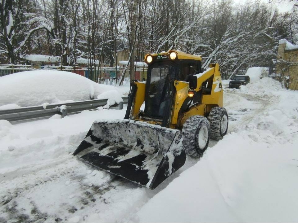 В Химках усилили уборку снега у социальных объектов