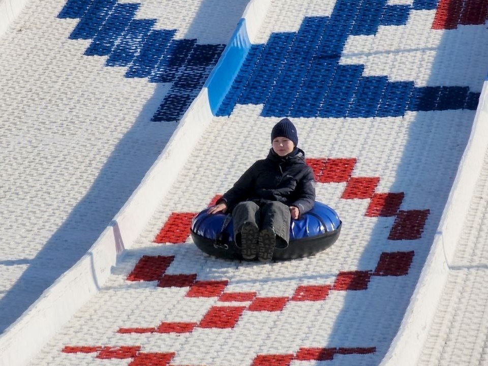 В Луховицах возобновила работу тюбинговая горка