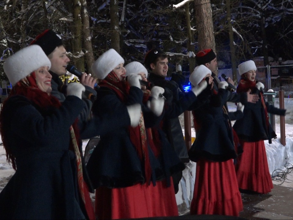Ансамбль «Красная звезда» РВСН поддержал верующих во Власихе в Крещенский сочельник