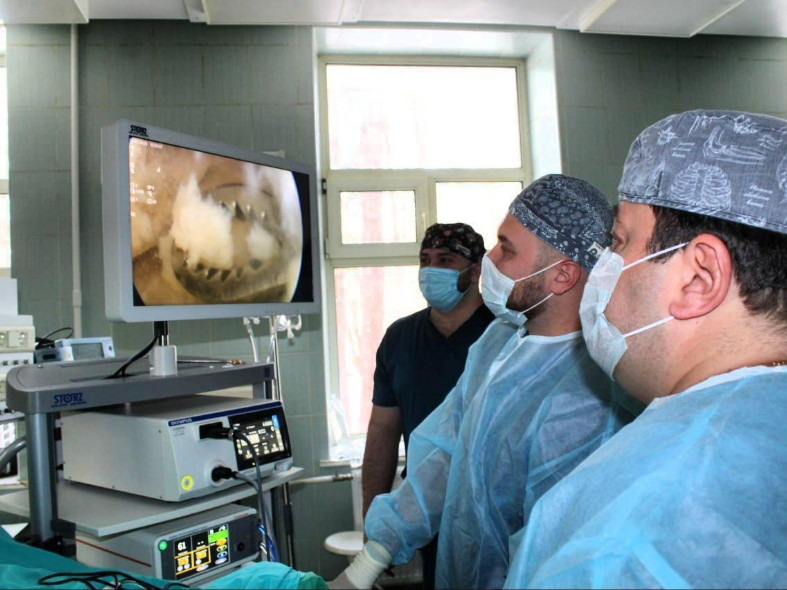 Почти без разрезов и швов: как новое оборудование изменило операции в больницах Подмосковья