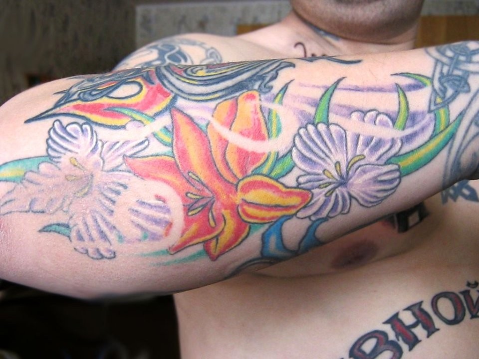 Жителя Хотькова с татуировками на руках второй месяц ищут родственники и друзья