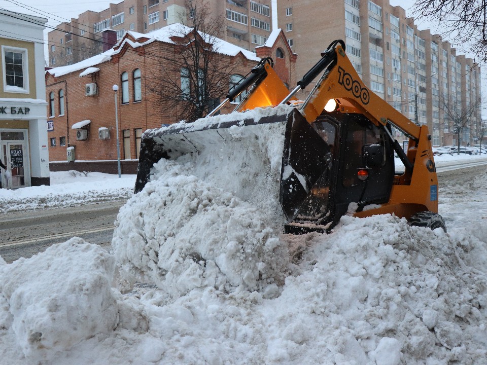 Более 70 единиц техники ликвидируют последствия снегопада в Егорьевске
