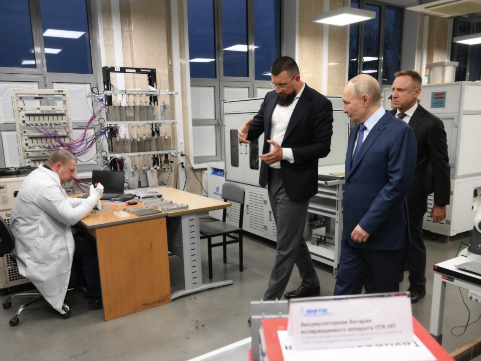 «Будем развивать»: Путин — о судьбе отечественной космической группировки