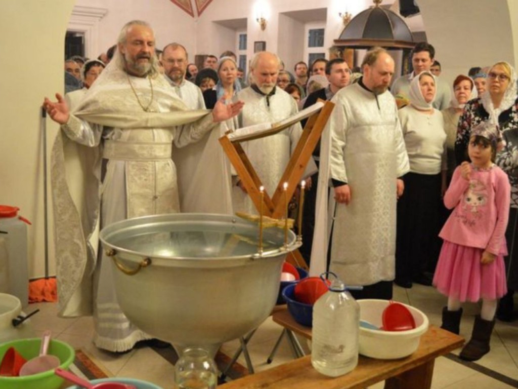 Благодать Небес в каждой капле: эта вода меняет жизнь и не портится годами! Откройте для себя чудо Крещения!