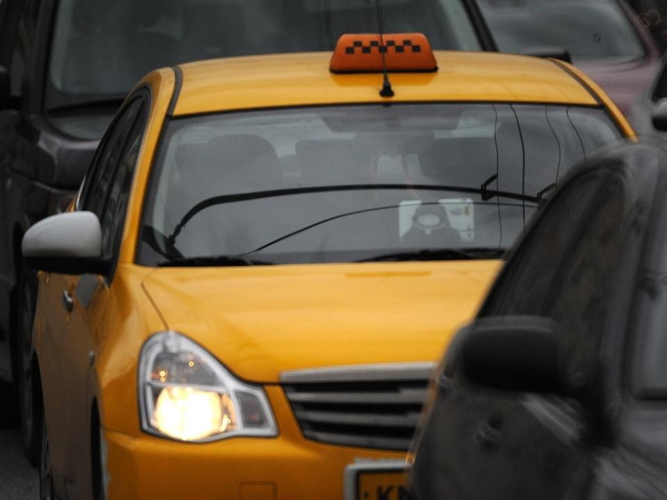 «Френсис» и такси: как циклон изменил цены на поездки в Подмосковье