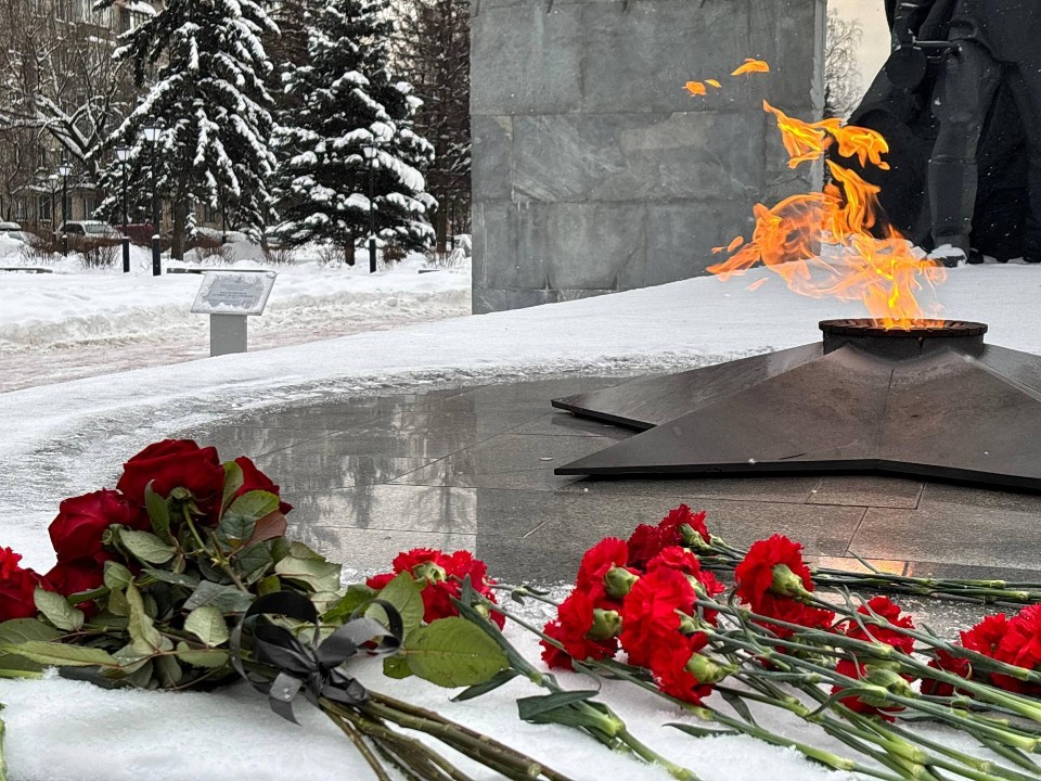 Живая память: первокурсники колледжа «Энергия» возложили цветы в честь освободителей Подмосковья