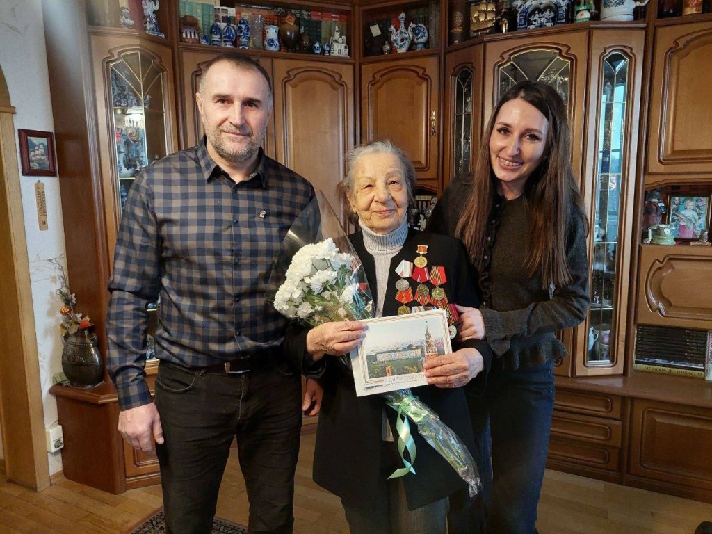 Узницу концлагерей из Лыткарина поздравили с юбилеем