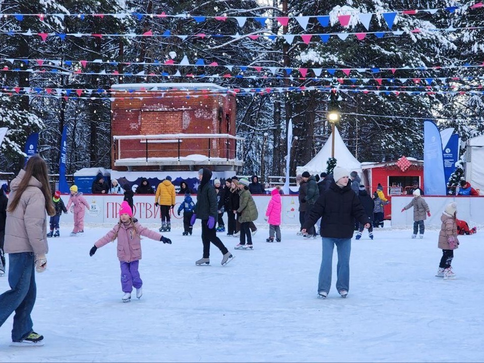 Каток от «Здорового Отечества» в Протвине стал центром зимнего отдыха на каникулах