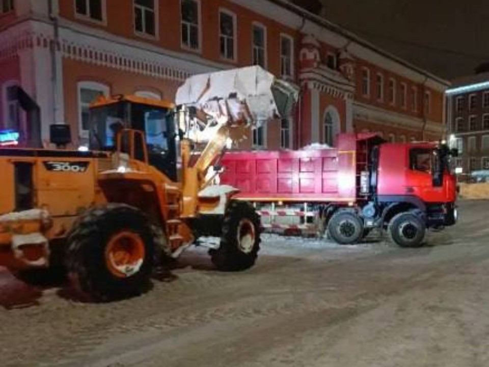 Как дорожные службы округа ликвидируют последствия снегопада