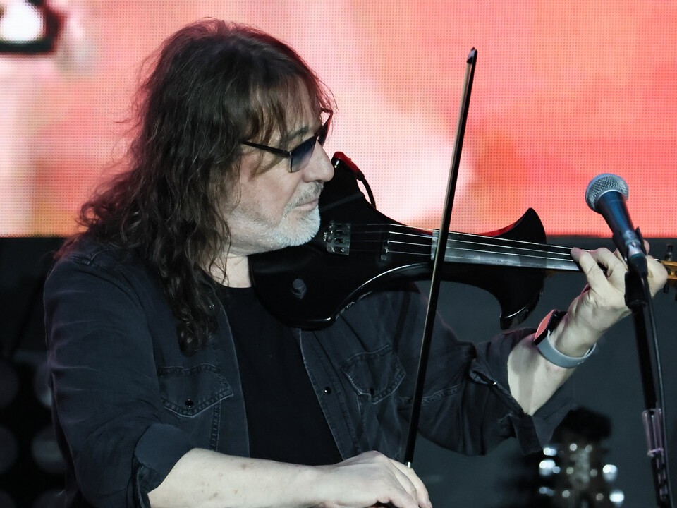 «Все в порядке»: директор Владимира Кузьмина прокомментировал слухи о болезни певца