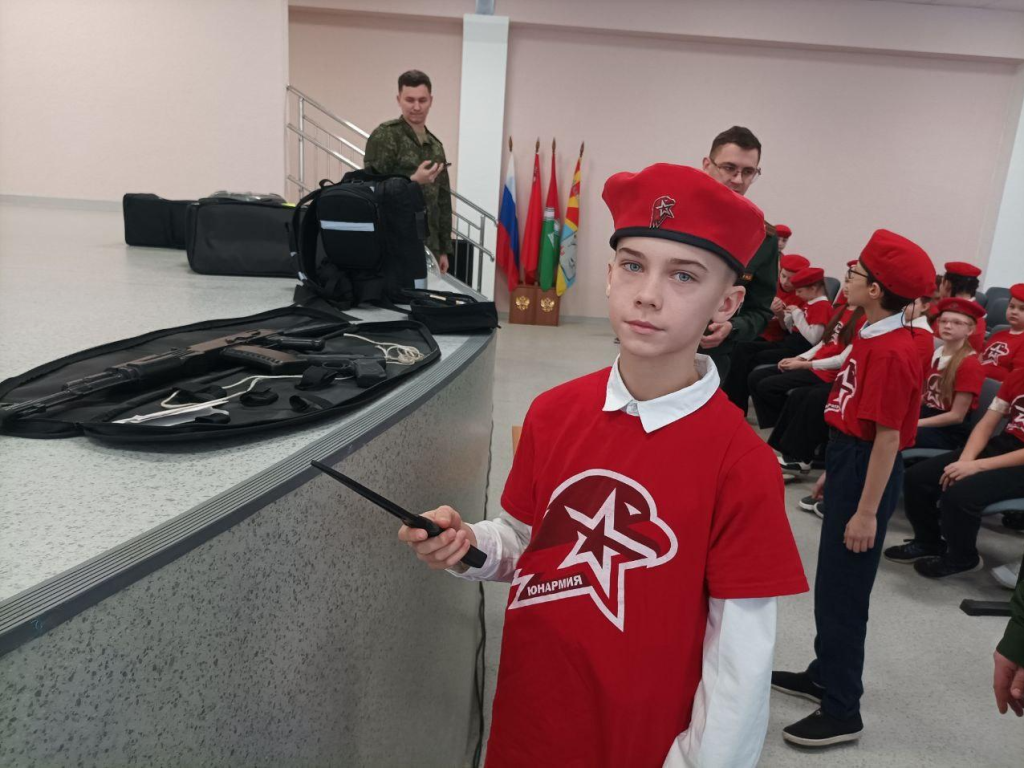 Школьники из Алабина освоили азы дактилоскопии