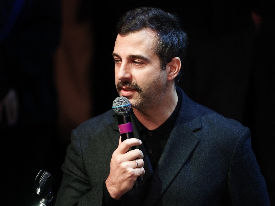 Слезы на прощании: Иван Ургант почтил память давнего друга Игоря Золотовицкого