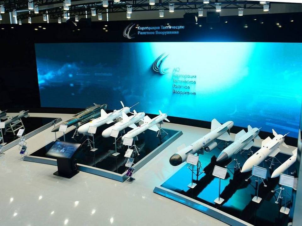 Около 40 филиалов и 60 тыс. рабочих: Корпорация «Тактическое ракетное вооружение» отмечает 24 года