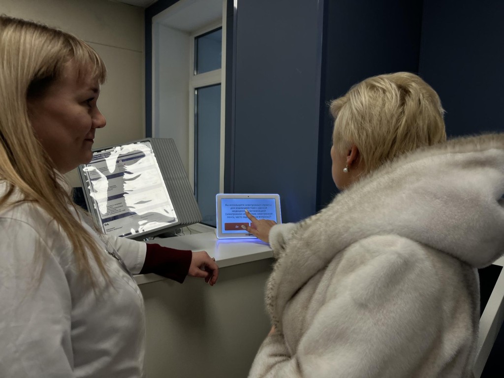 В поликлинике №1 появился «уголок здоровья»: давление, ЭКГ и запись к врачу — прямо на входе