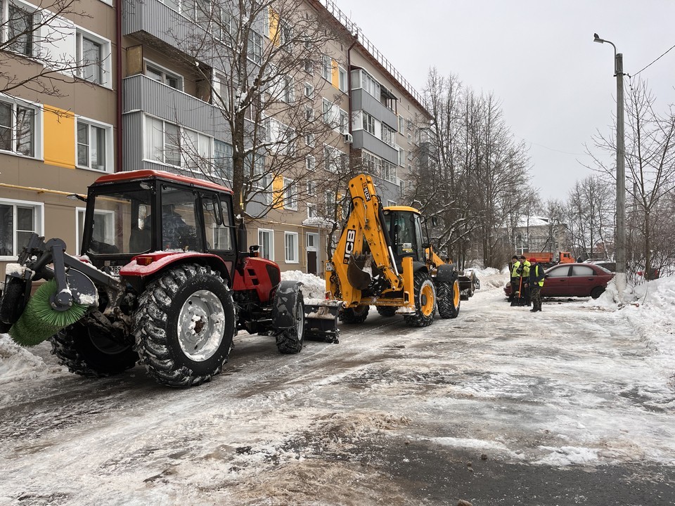 В Шаховской борются с последствиями снегопада из-за циклона «Фрэнсис»