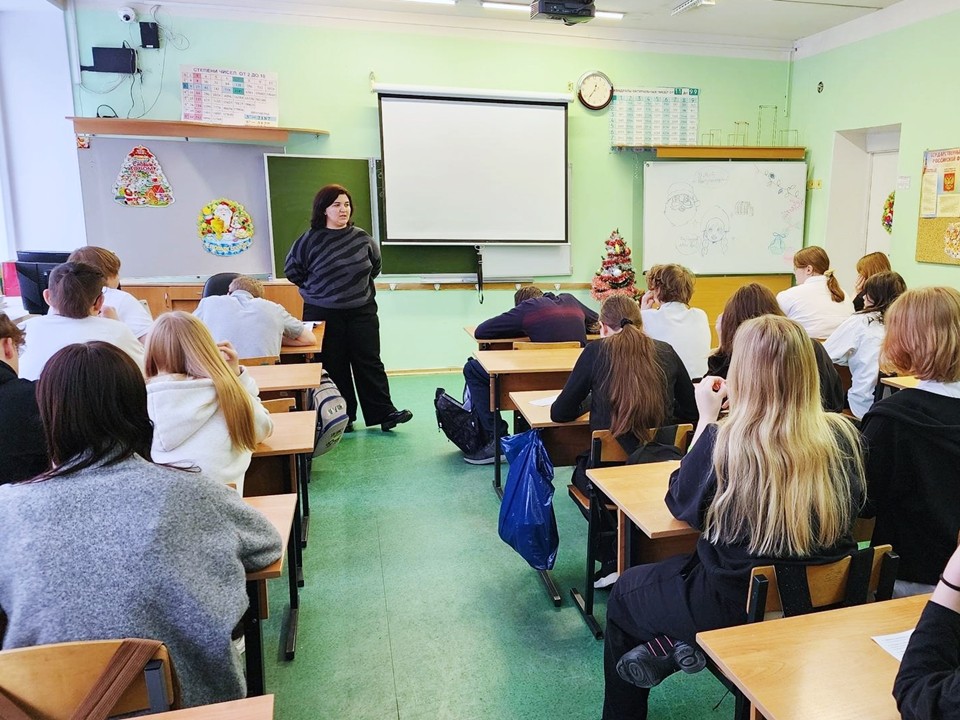 Школьный психолог в Протвинской гимназии учит девятиклассников справляться с волнением перед ОГЭ