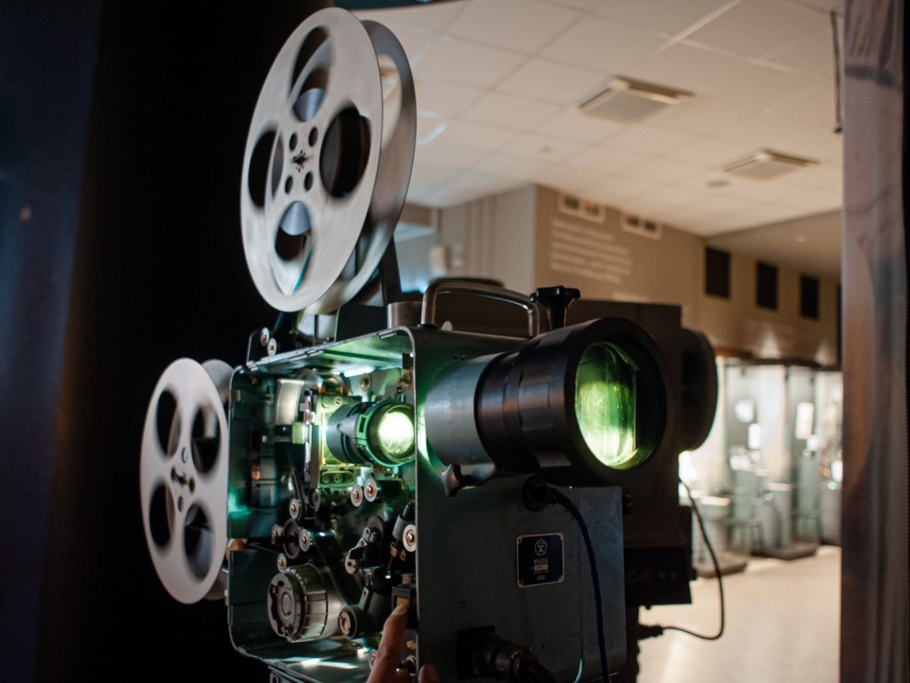 ТОП-10 фильмов для новогодних вечеров составили в библиотеке Лосино-Петровского