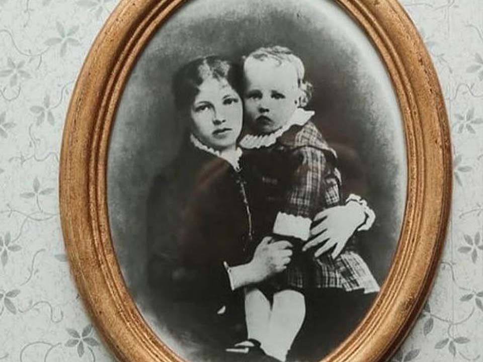 То ли девочка, а то ли видение: почему в детстве Александру Блоку приписали женский пол