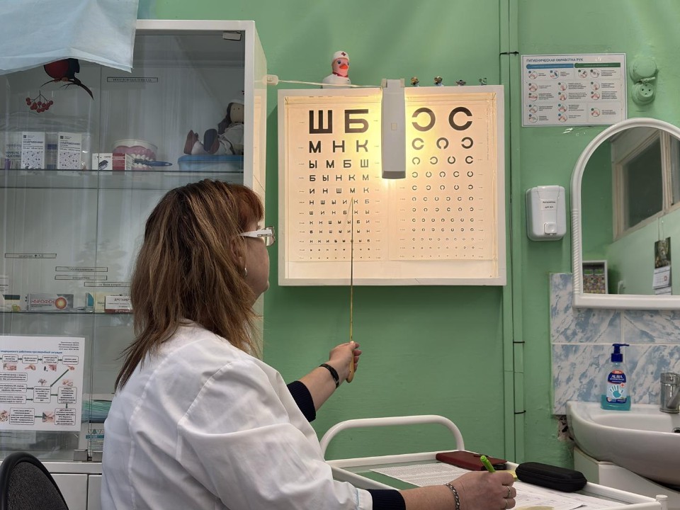 Без пропуска уроков: врачи проверяют здоровье школьников во время выездных профосмотров