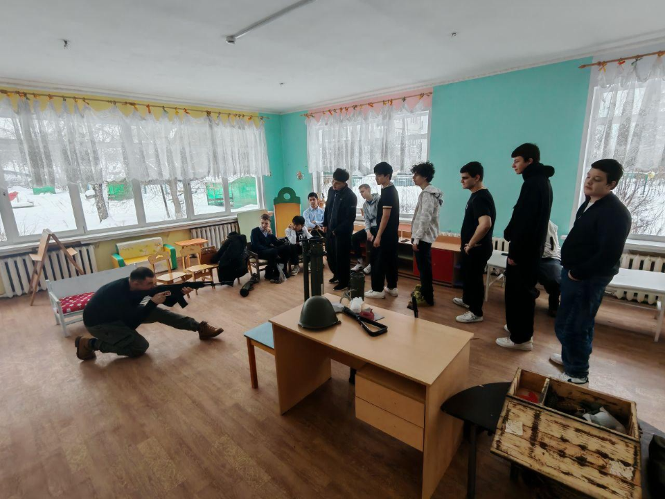 Теория и практика: ветераны СВО провели патриотический урок для люберецких школьников