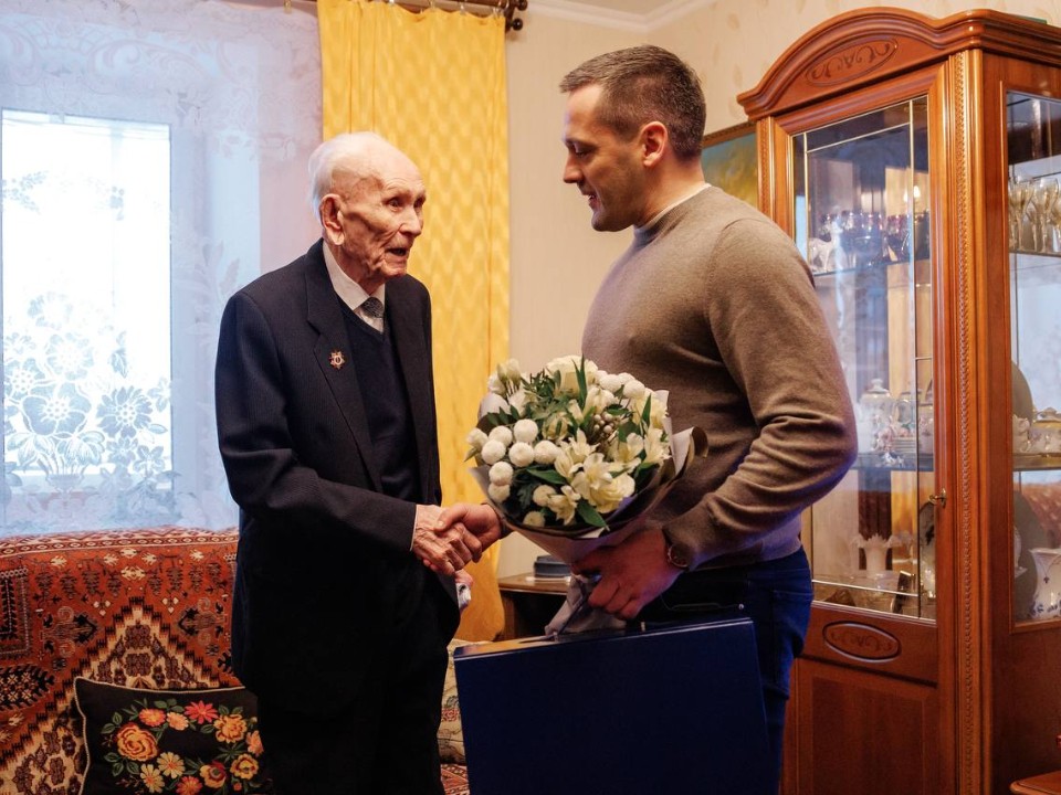 99-летний ветеран из Дубны отметил день рождения в канун Нового года