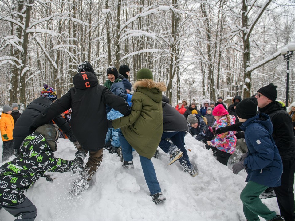 Спортивный праздник собрал жителей округа в центральном парке