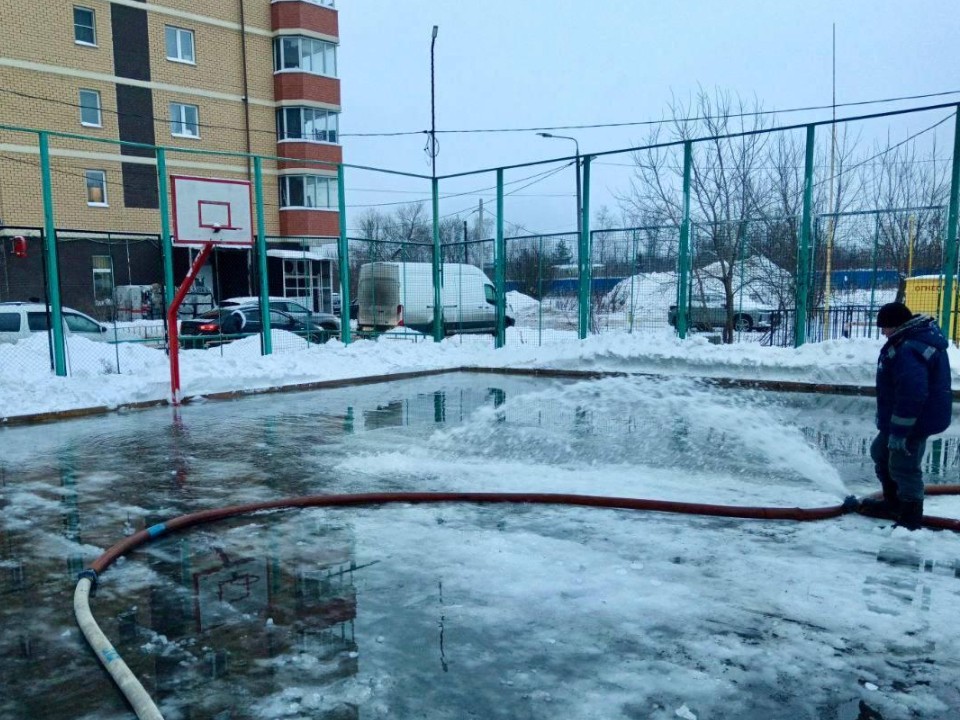 Каток на Новом шоссе в Хлебникове: как идет заливка и когда откроют для жителей
