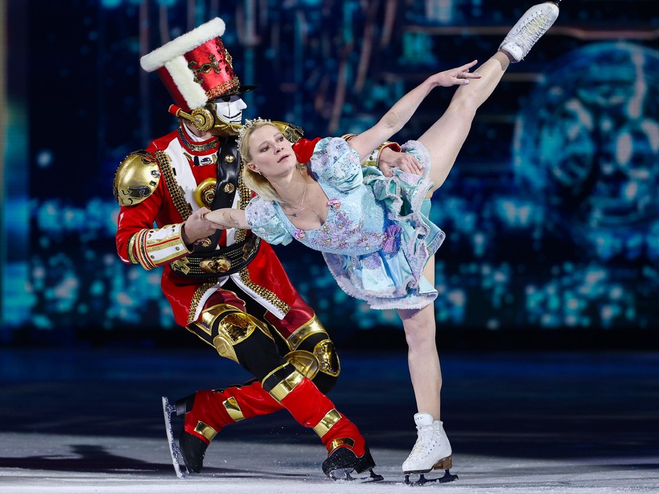 Бесплатные шоу Навки и Слуцкой покажут на катках Подмосковья
