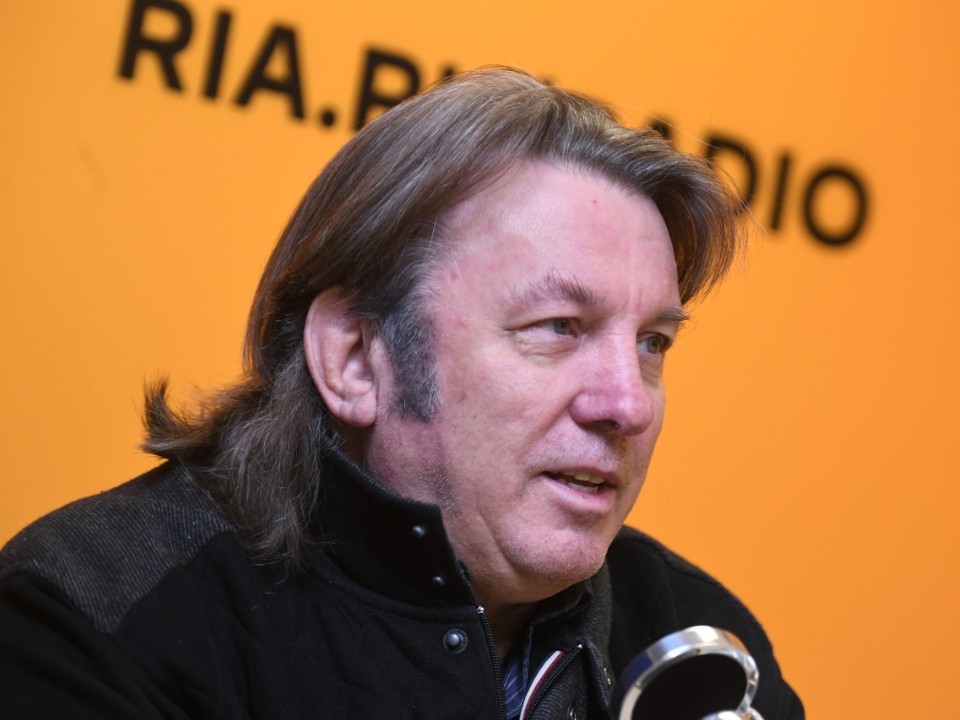 «Бесталанные юнцы скачут на сцене»: за что Юрий Лоза объявил войну всей современной российской эстраде