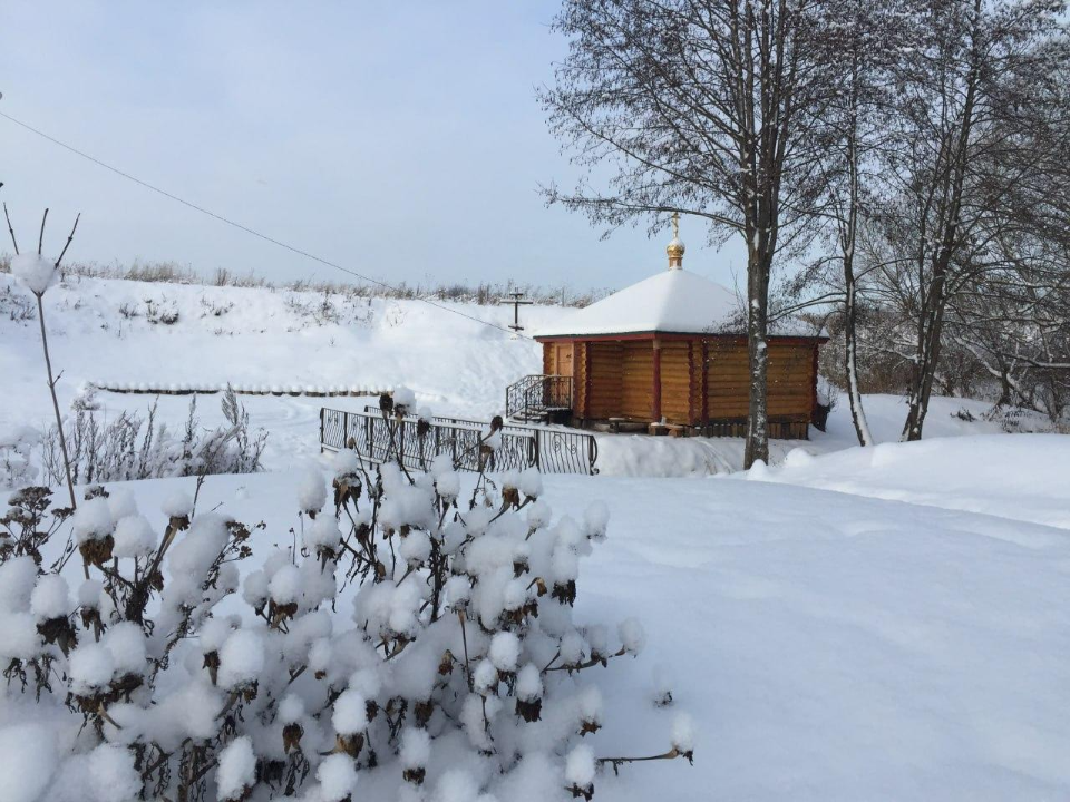Прыжок в прорубь может обернуться проблемами: врач объяснила, кому стоит отказаться от крещенских купаний