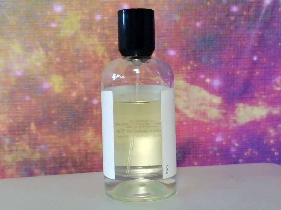 Ваш любимый парфюм может быть опасен: врач назвала компоненты, которые повышают риск рака кожи