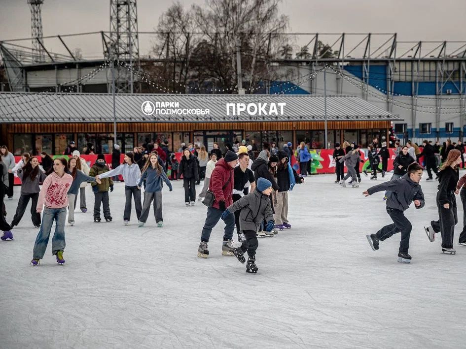 Раменский каток предлагает жителям сменить оливье на коньки