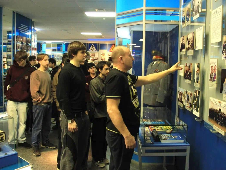 «Студенческий десант» из Жуковского высадился в Музее Госавтоинспекции